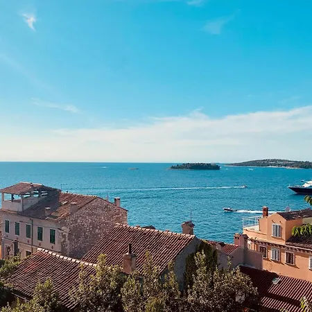 Newly Renovated Romantic