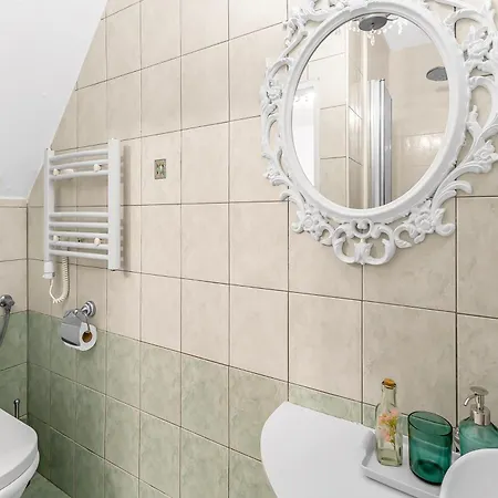 Newly Renovated Apartament *