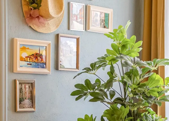 Newly Renovated Romantic *