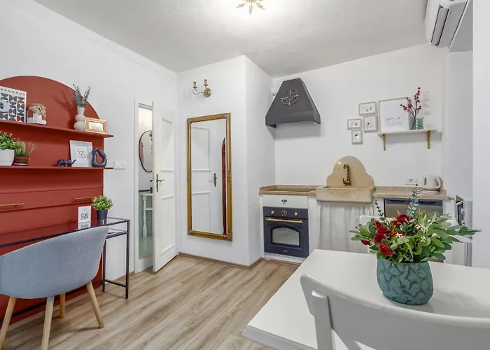 Newly Renovated Romantic * Rovinj